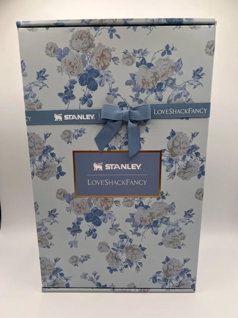 Stanley x LoveShackFancy Everblooming Rosettes 40oz Quencher Tumbler Blue NEW - Picture 2 of 8